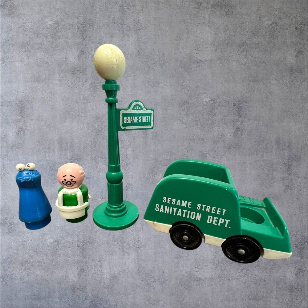 Vintage Fisher-Price Little‎ People Lot Sesame Street Garbage Truck Light Pole